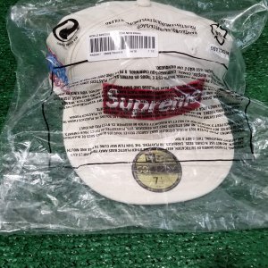 supreme famous white hat 7.5